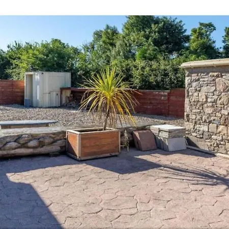 2 Bed Sandstone * Newport (Tipperary)
