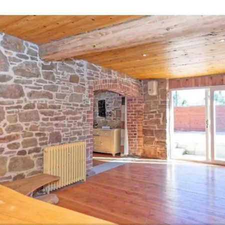 דירה 2 Bed Sandstone