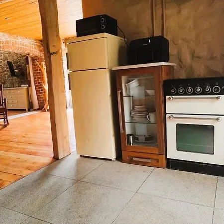 2 Bed Sandstone Newport (Tipperary)