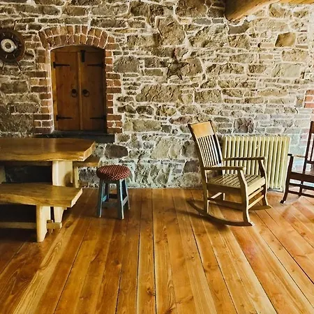 2 Bed Sandstone * Newport (Tipperary)