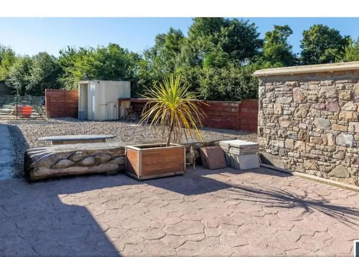 2 Bed Sandstone * Newport (Tipperary)